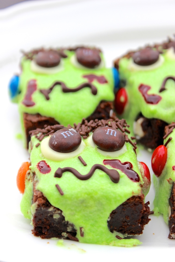 These super cute Frankenbrownies are so easy to make- perfect for this year's Halloween festivities!