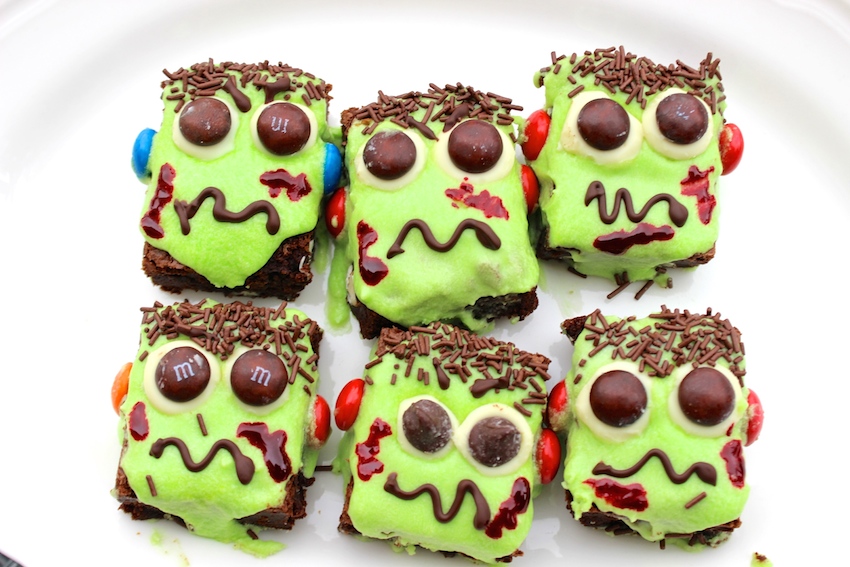 These super cute Frankenbrownies are so easy to make- perfect for this year's Halloween festivities!