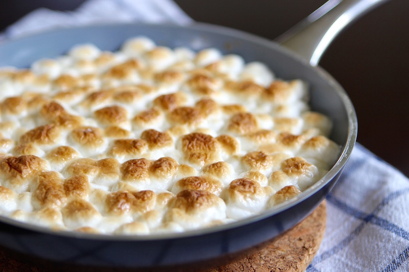 Salted caramel and banana baked s'mores dip recipe- A perfect end-of-summer beginning of fall dessert. #s'mores #summer #chocolate #caramel