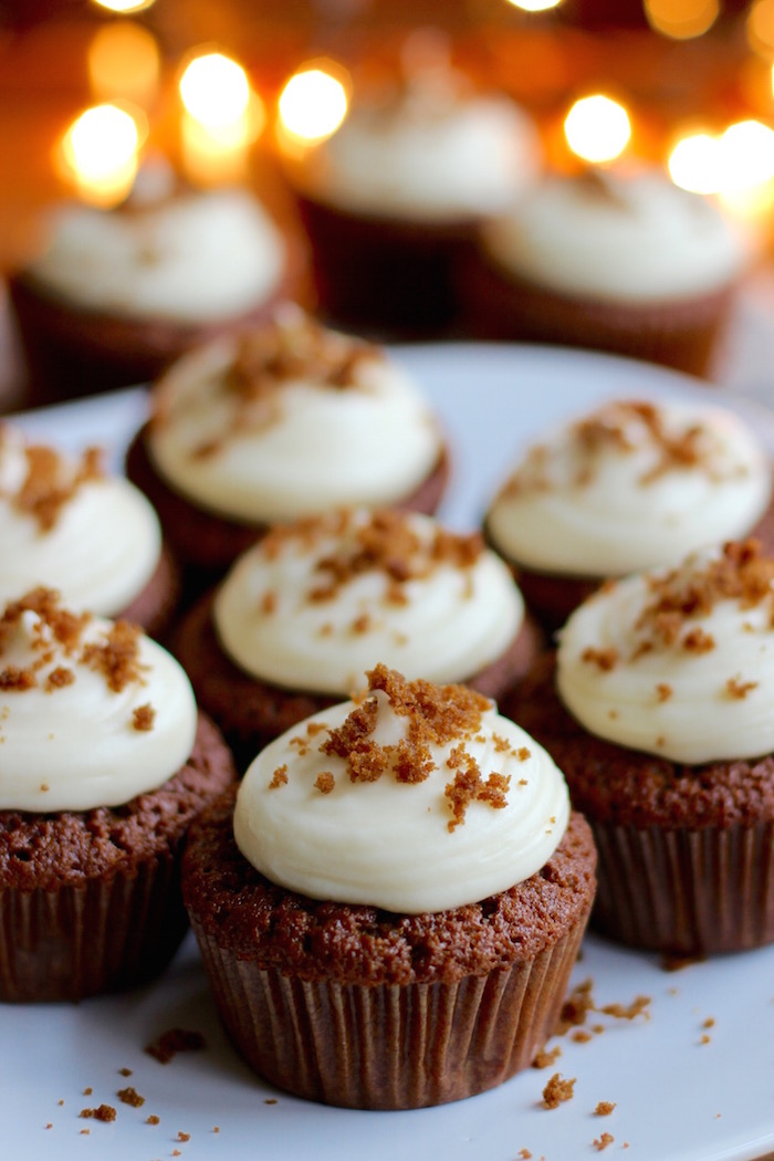 All the warm flavors of December packed into one bitesize cupcake. These gingerbread cupcakes with cream cheese icing are perfect for the holiday season.