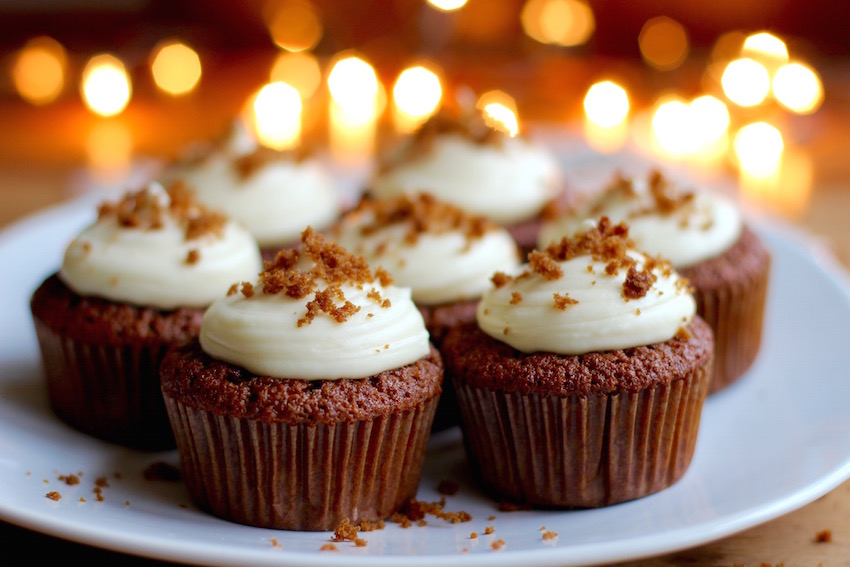 All the warm flavors of December into one bitesize cupcake. These gingerbread cupcakes with cream cheese icing are perfect for the holiday season.