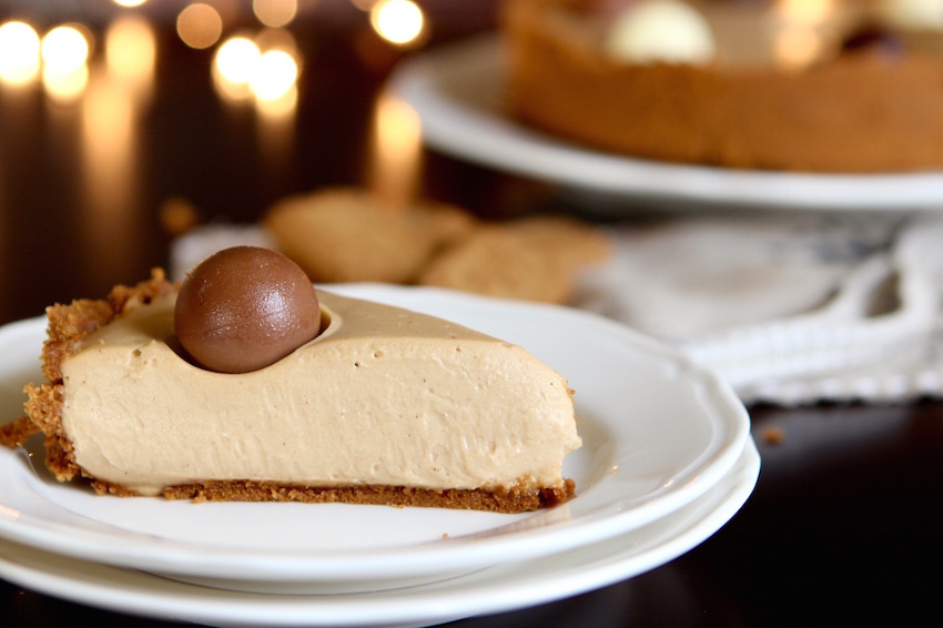 A no-bake cheesecake made with Biscoff/Speculoos cookie butter and yogurt!