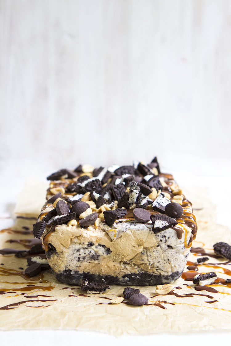 Easy no-churn ice cream cake from scratch!